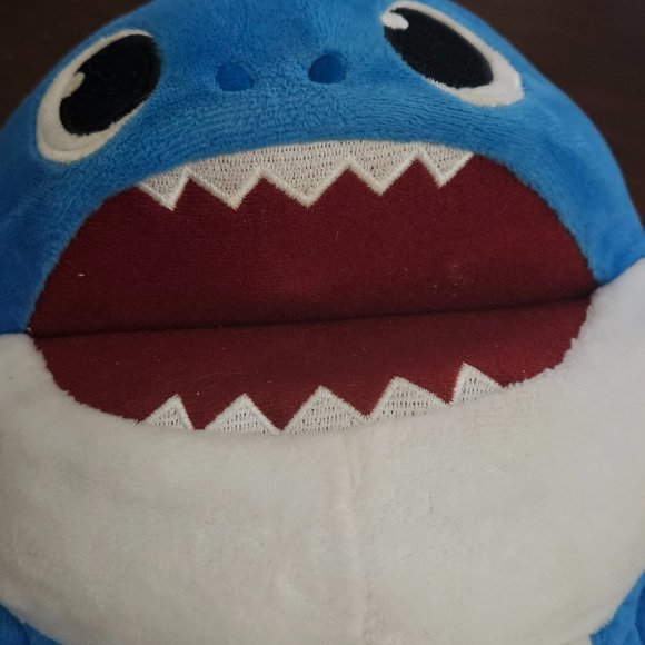 plush baby shark puppet sings baby shark song size 3 baby shark sandals. - Picture 2 of 10